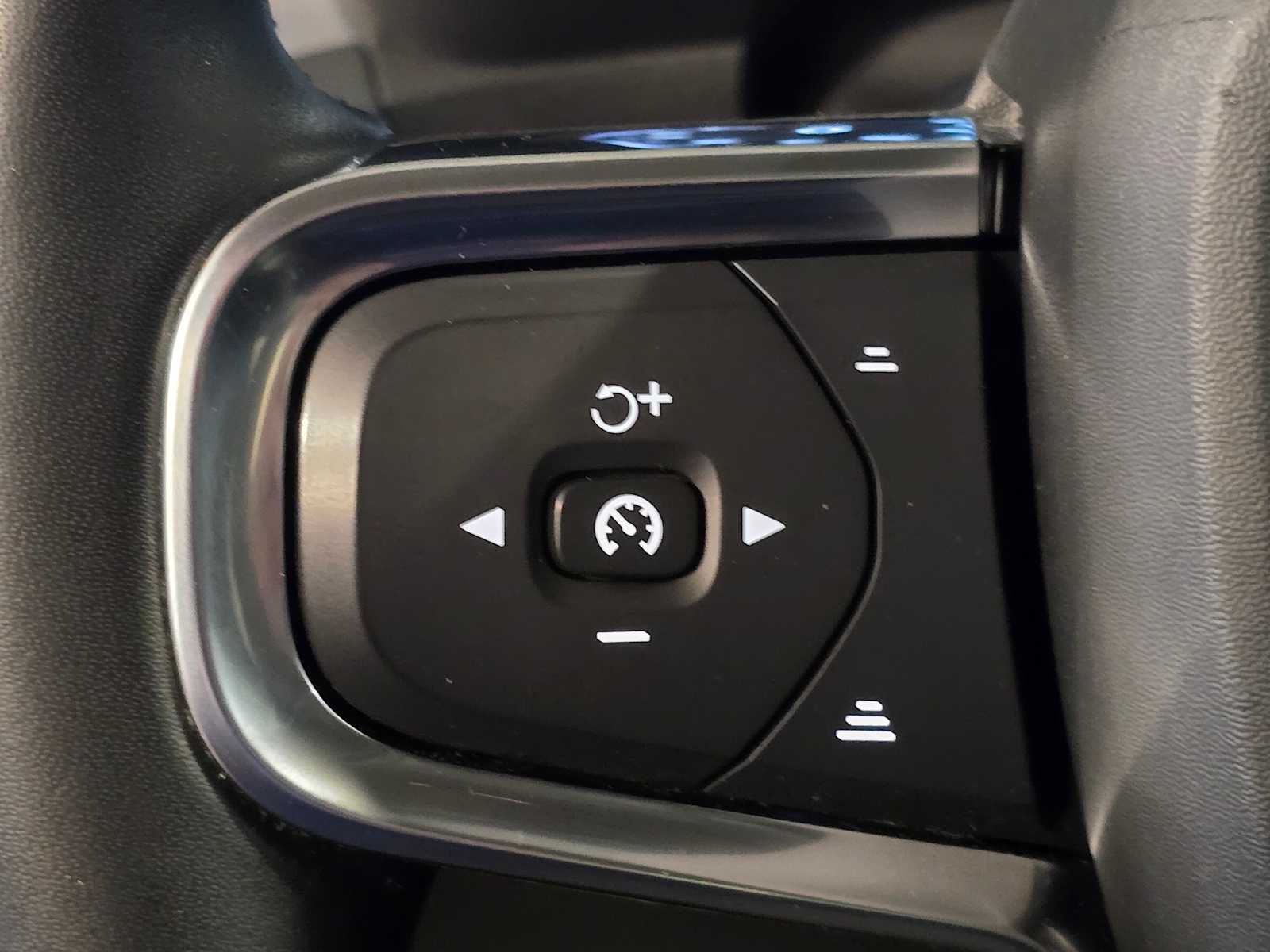 Thumbnail: 2019 Volvo XC40 - 22