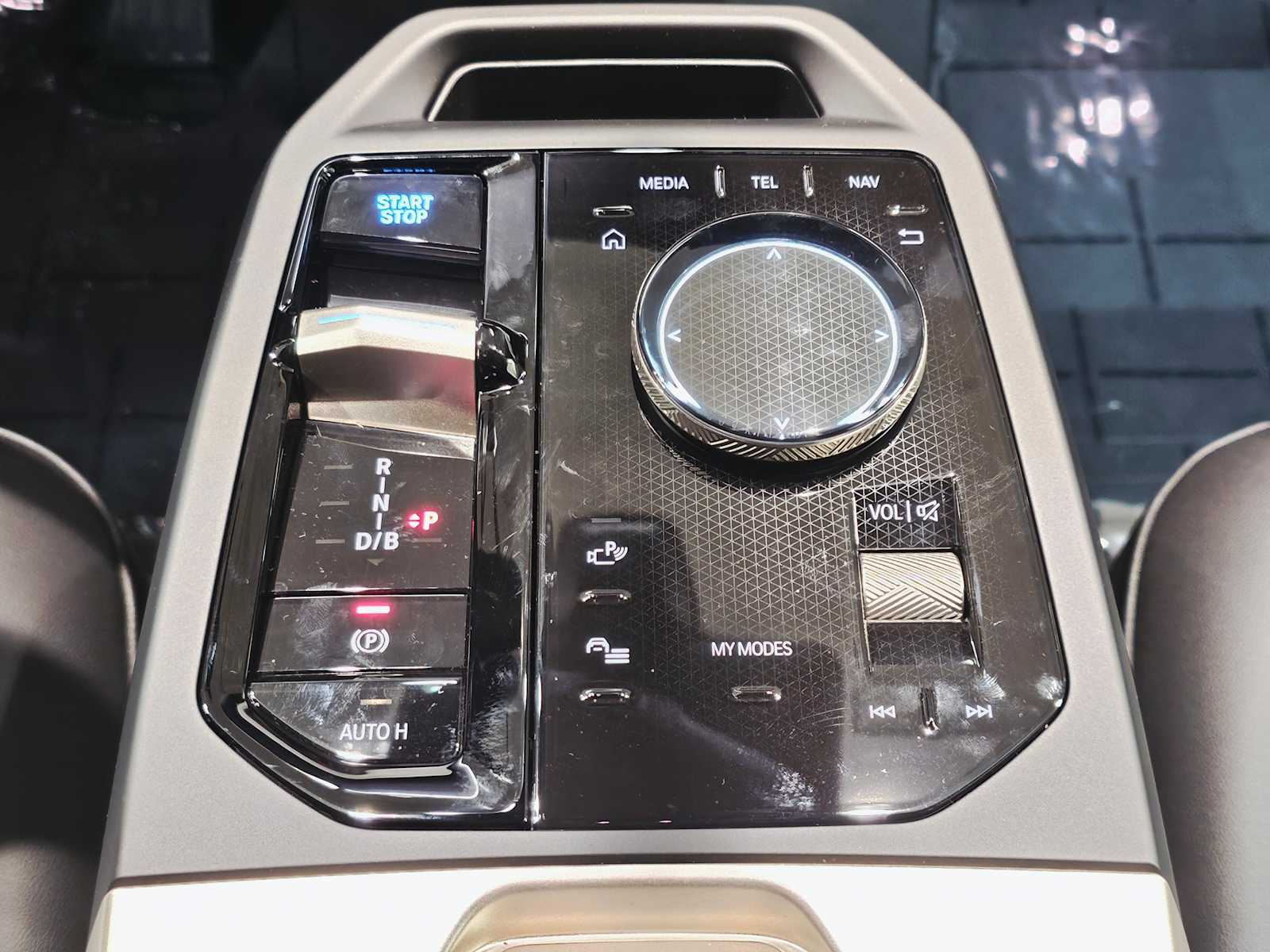 Thumbnail: 2026 BMW iX - 18