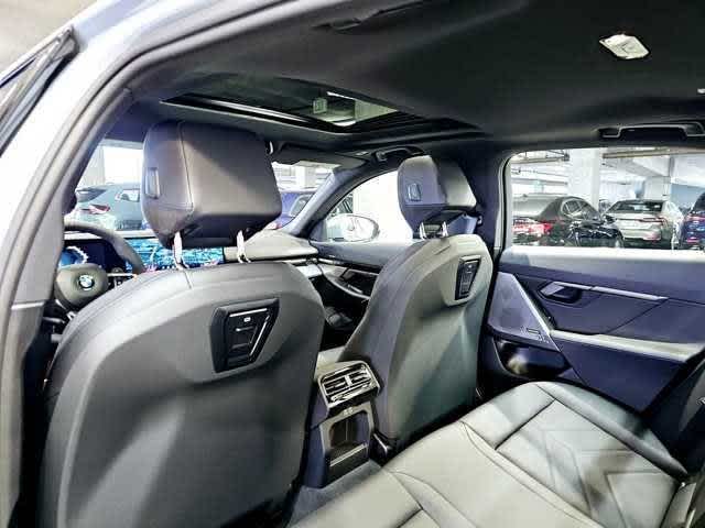 Thumbnail: 2025 BMW 5 Series - 25