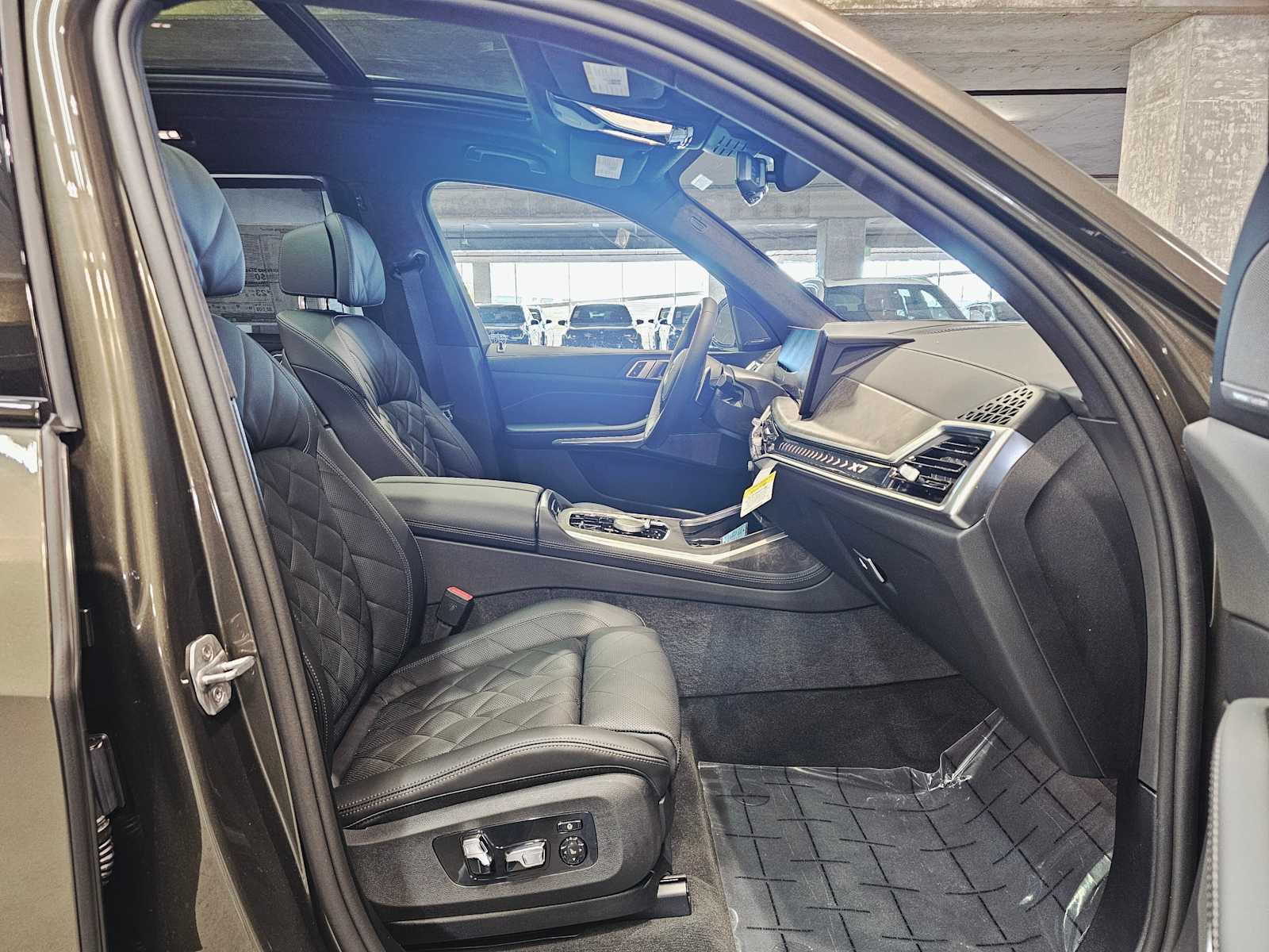 Thumbnail: 2026 BMW X7 - 27