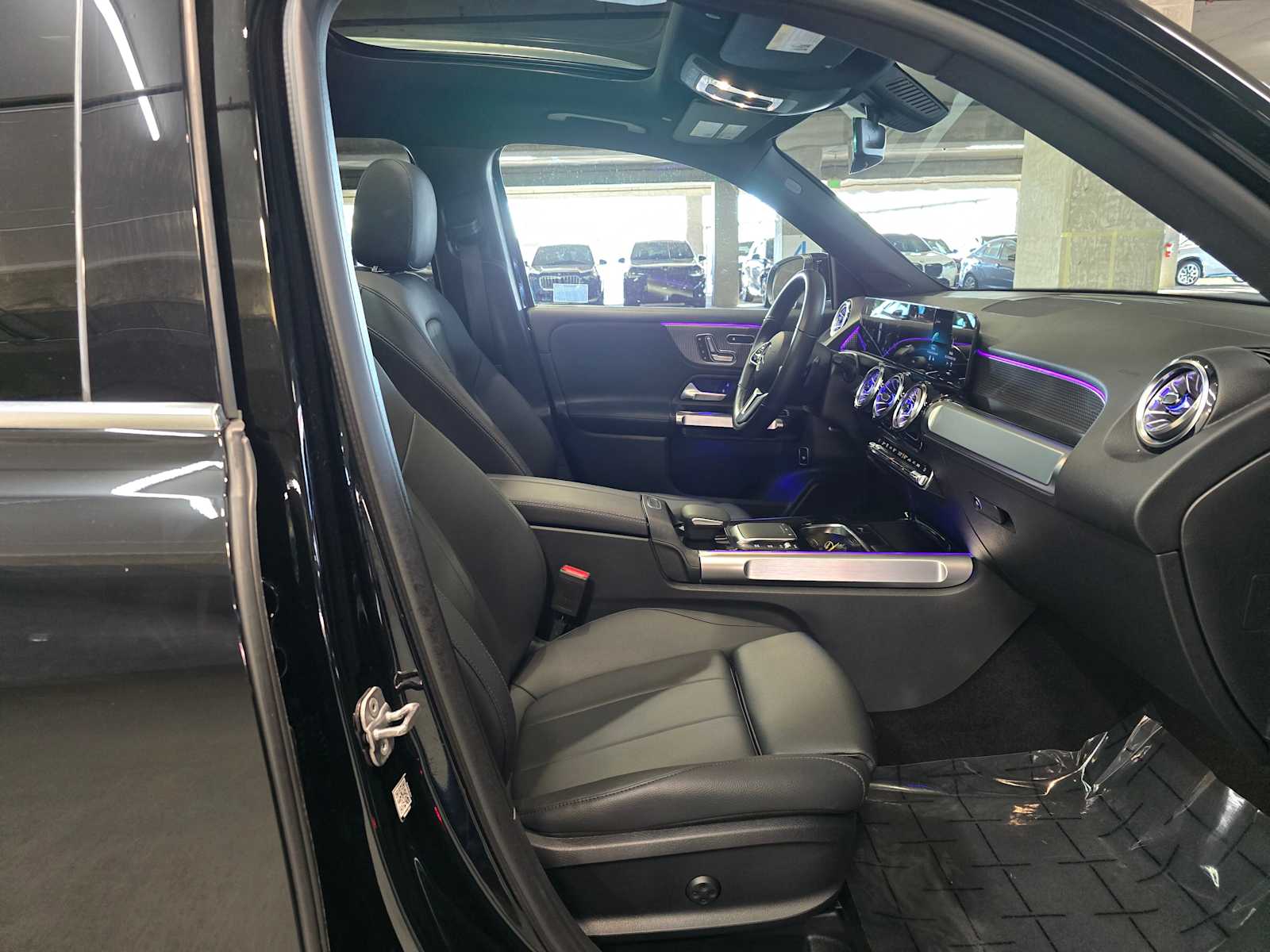 Thumbnail: 2023 Mercedes-Benz GLB - 32