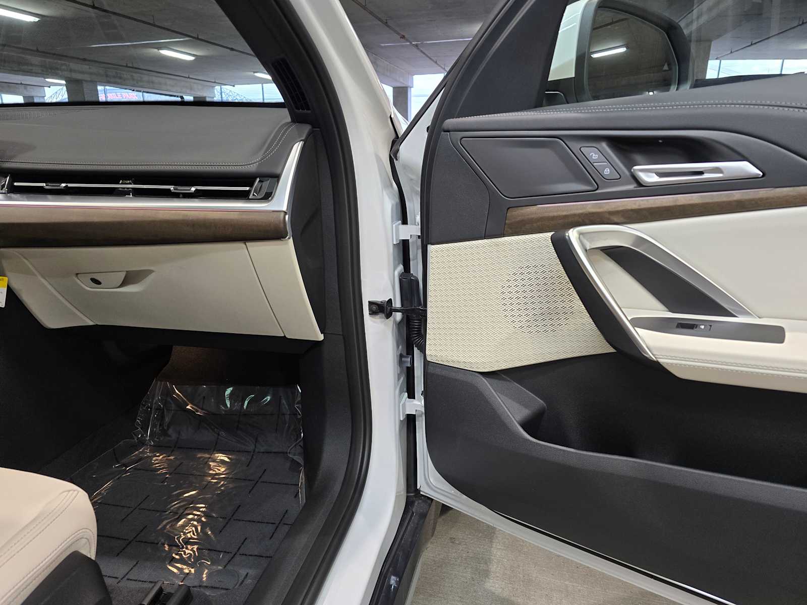 Thumbnail: 2026 BMW X1 - 30