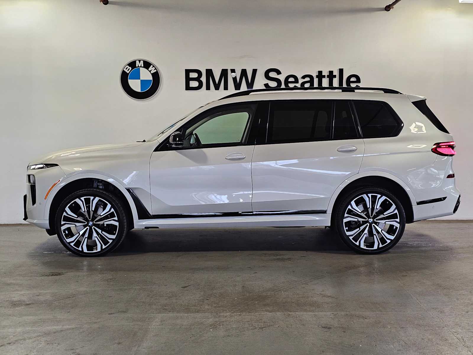 Thumbnail: 2023 BMW X7 - 3
