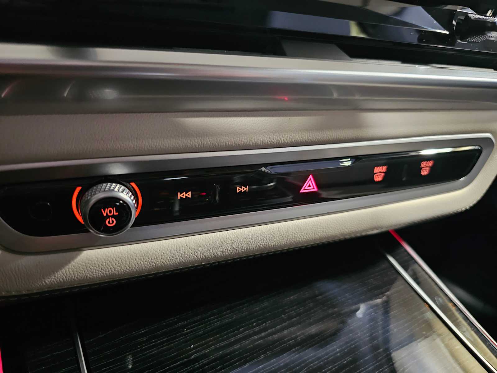 Thumbnail: 2023 BMW X7 - 18