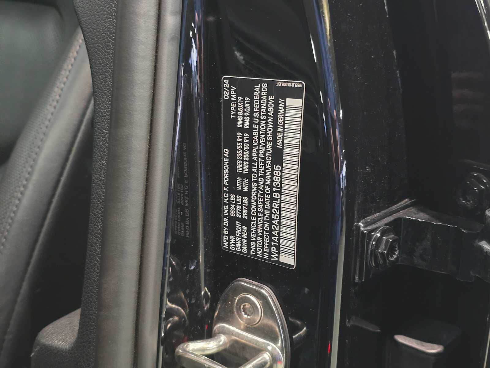 Thumbnail: 2024 Porsche Macan - 35