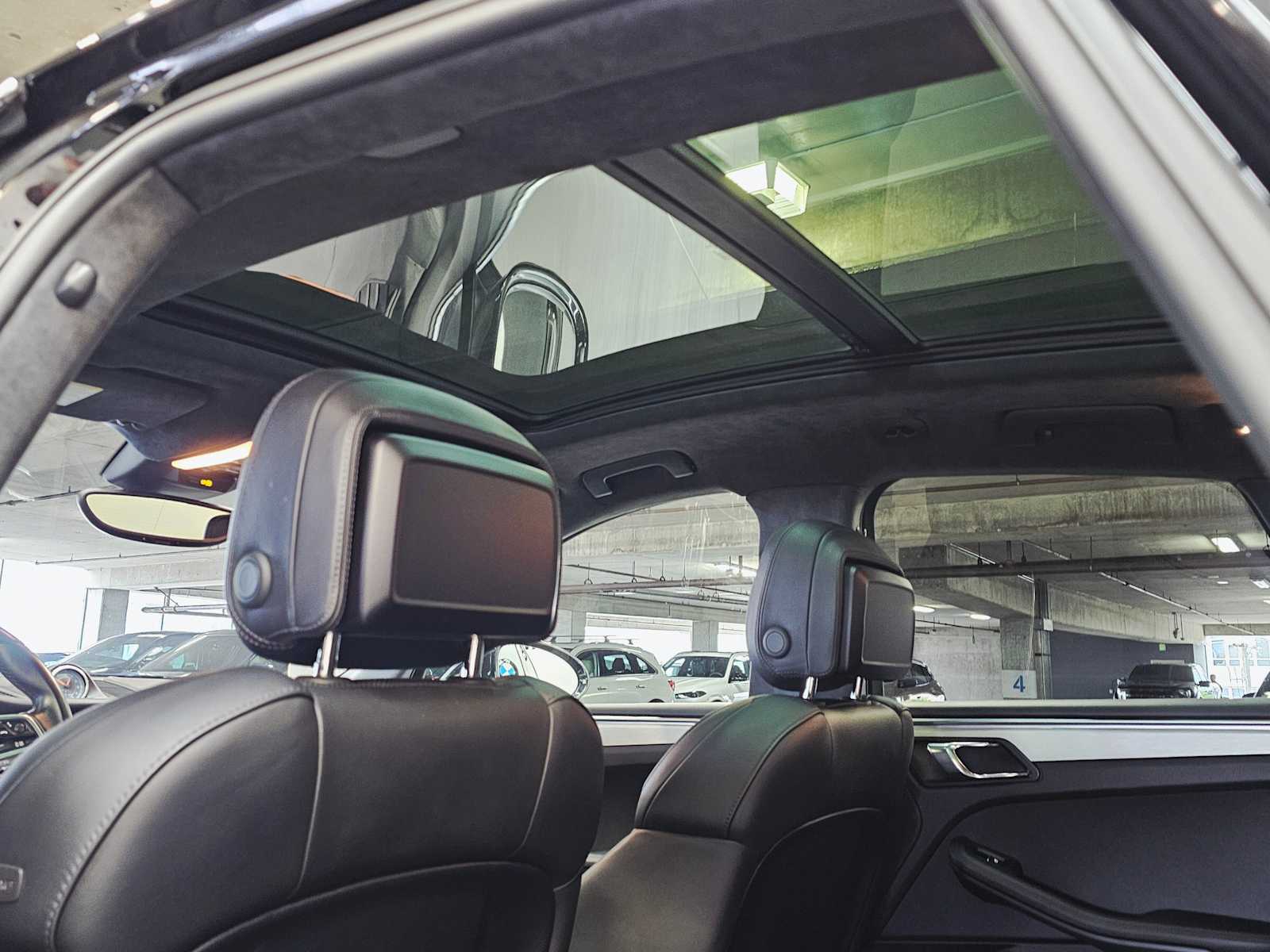 Thumbnail: 2016 Porsche Macan - 26