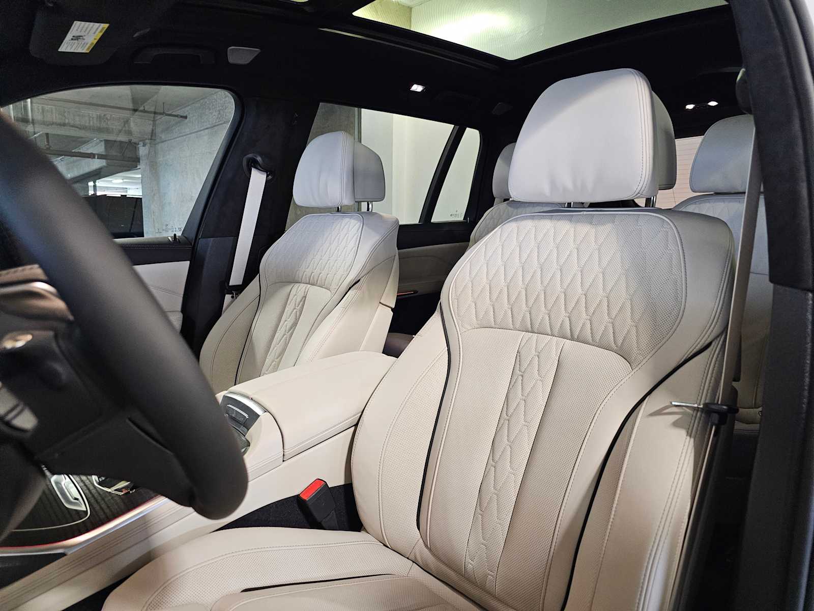 Thumbnail: 2026 BMW X7 - 32