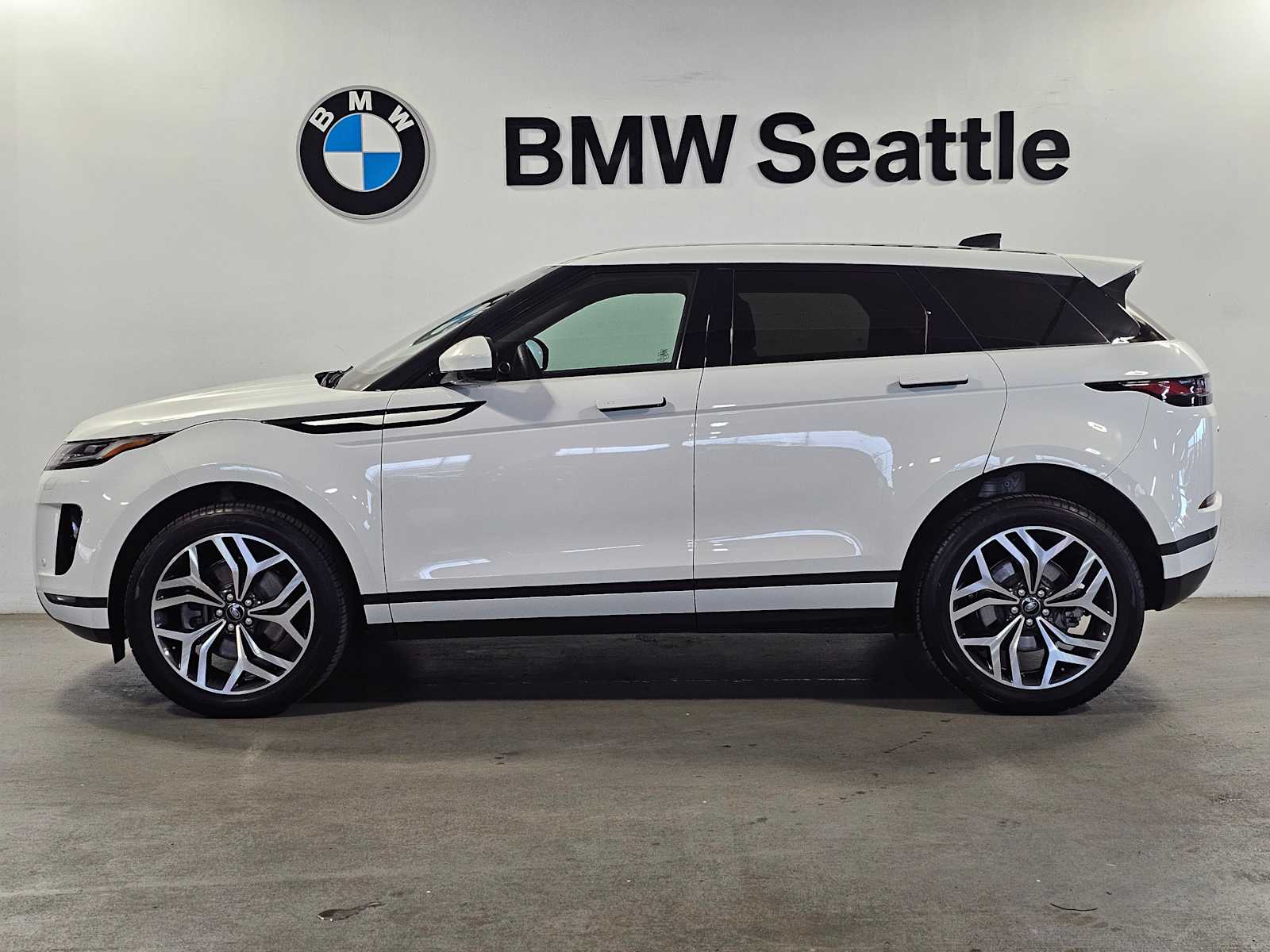 Thumbnail: 2023 Land Rover Range Rover Evoque - 3