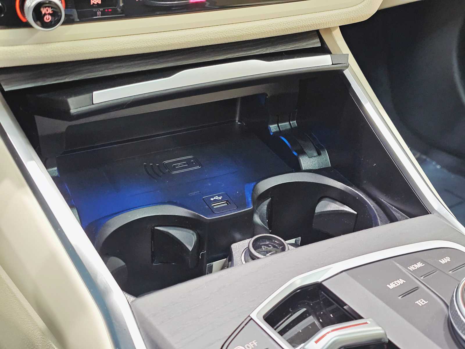 Thumbnail: 2025 BMW i4 - 19