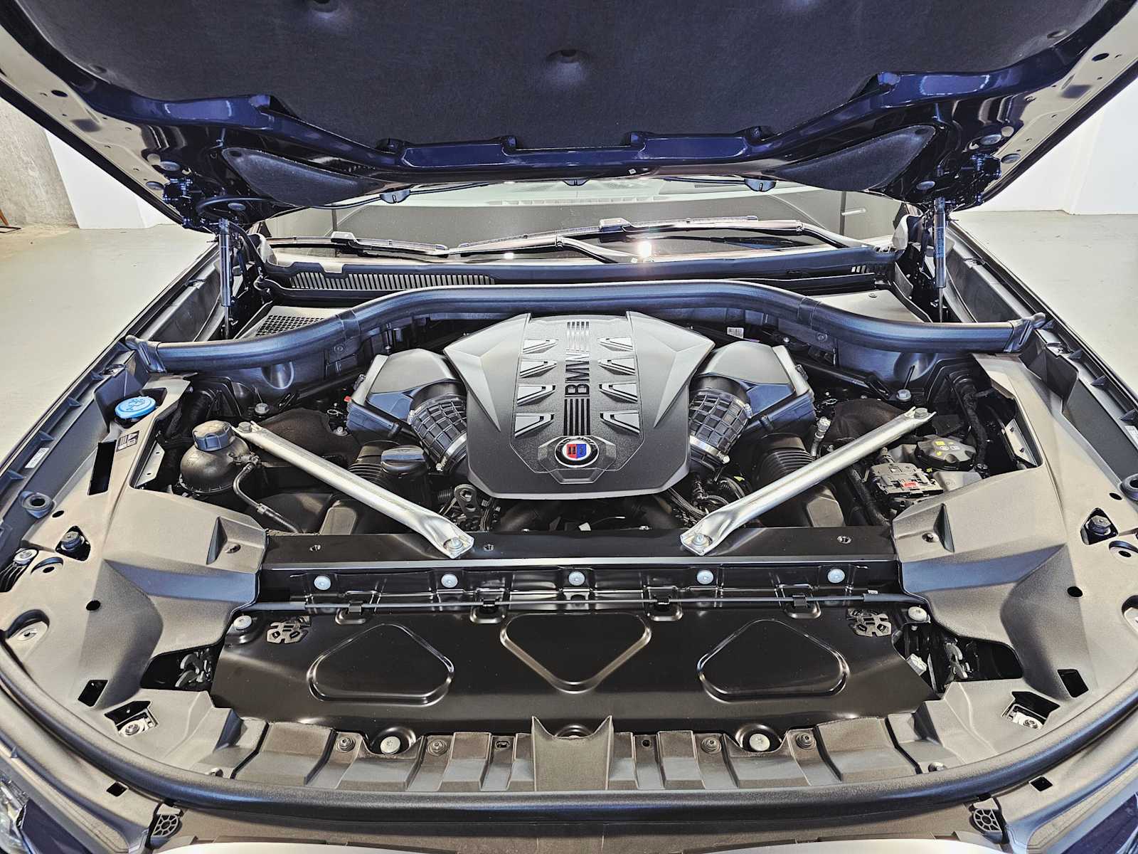 Thumbnail: 2026 BMW X7 - 9