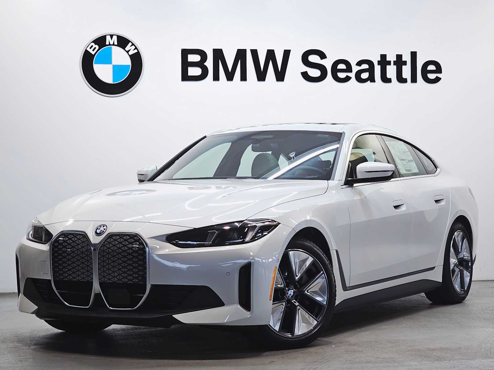 Thumbnail: 2025 BMW i4 - 1