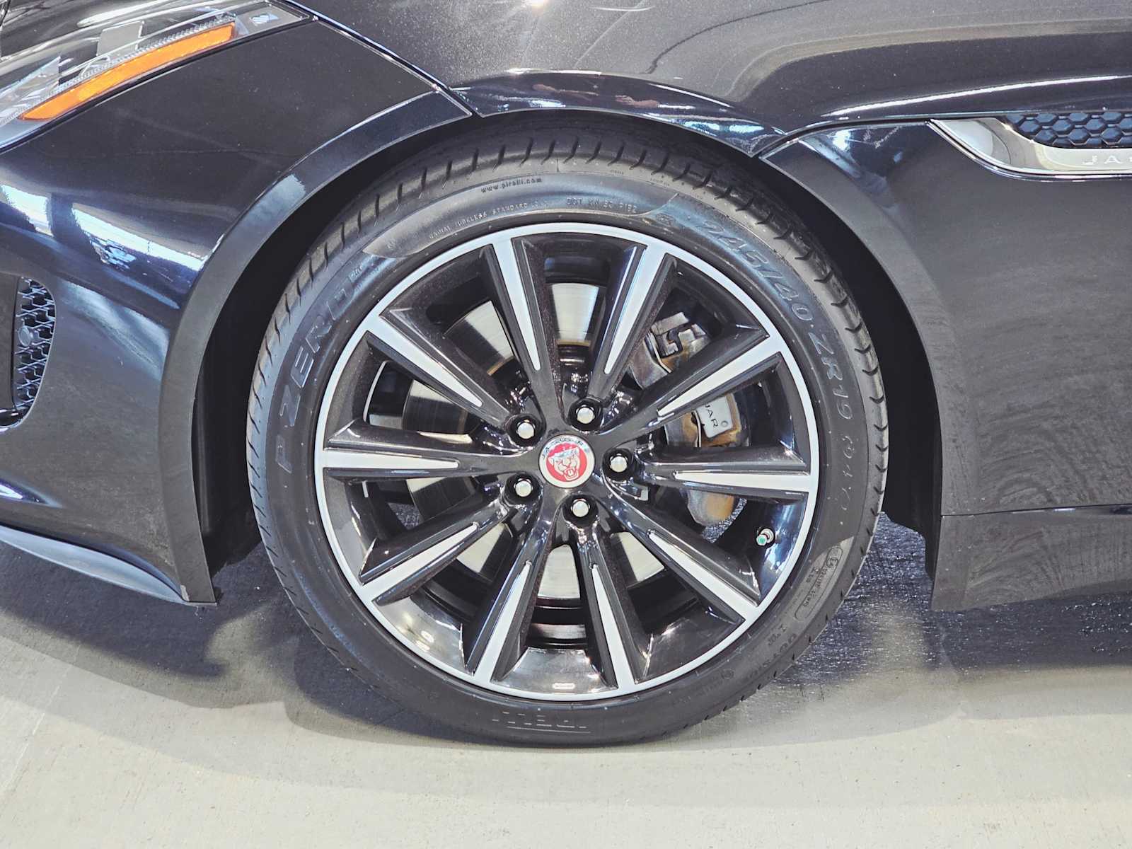Thumbnail: 2016 Jaguar F-Type - 8