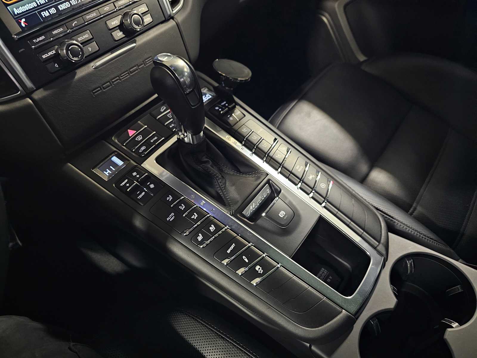 Thumbnail: 2016 Porsche Macan - 19