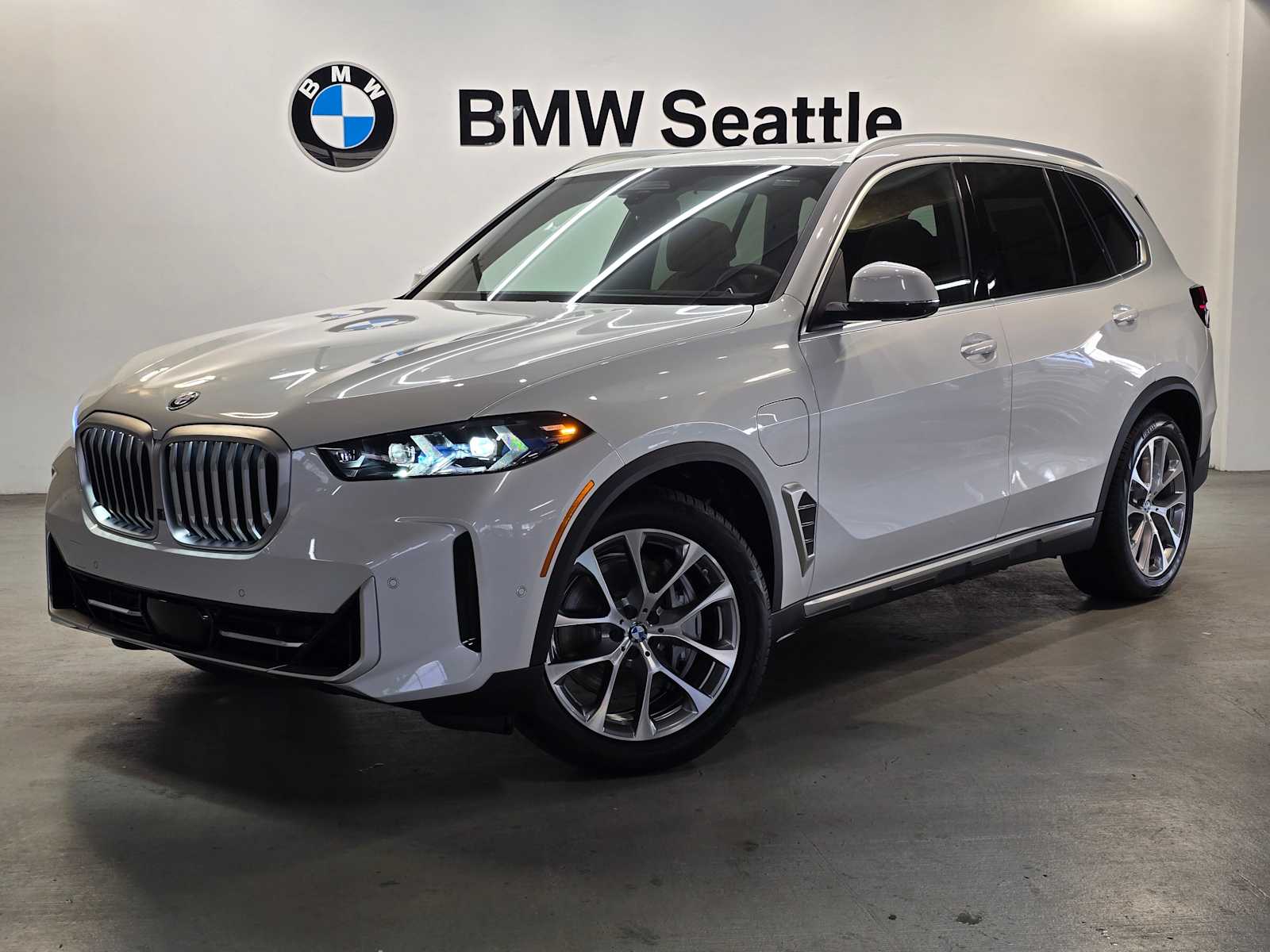Thumbnail: 2026 BMW X5 - 1