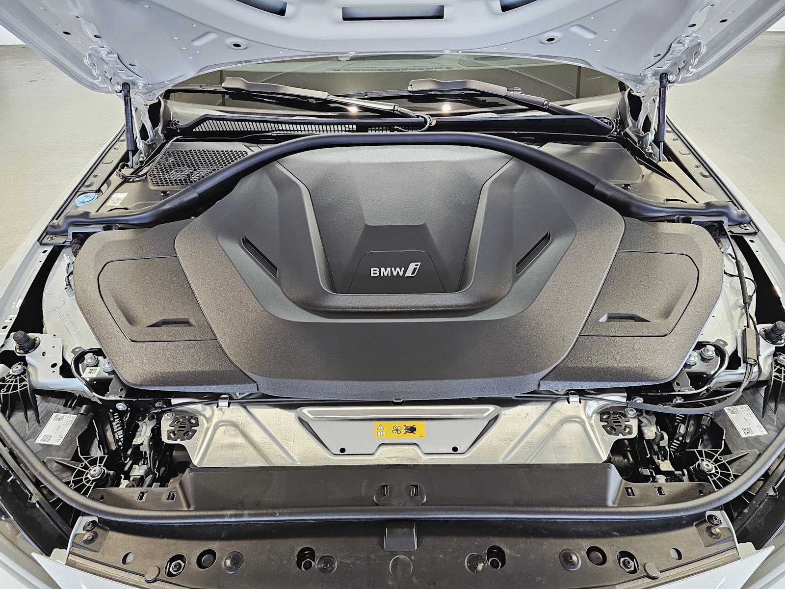 Thumbnail: 2025 BMW i4 - 9