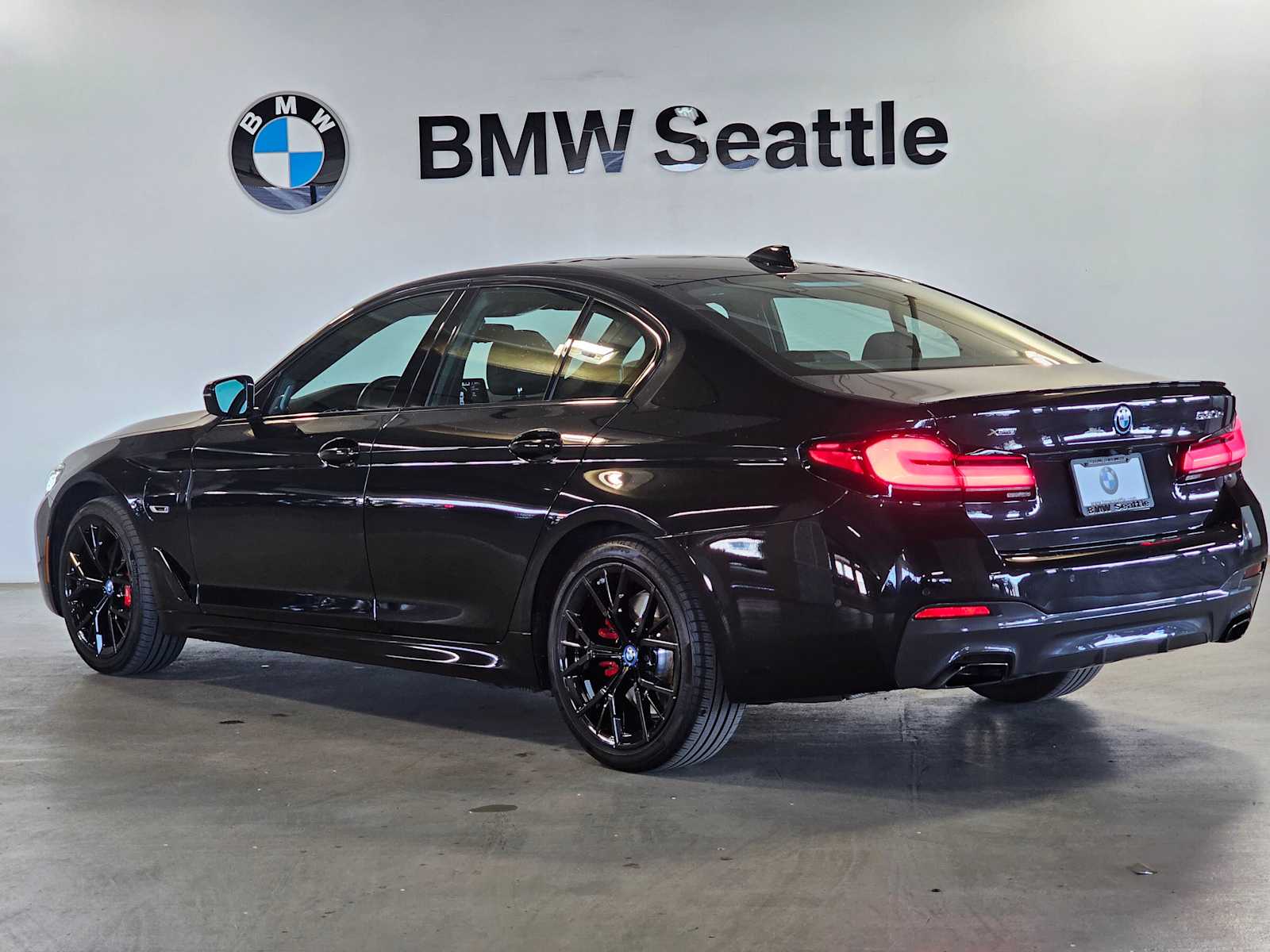 Thumbnail: 2023 BMW 5 Series - 4