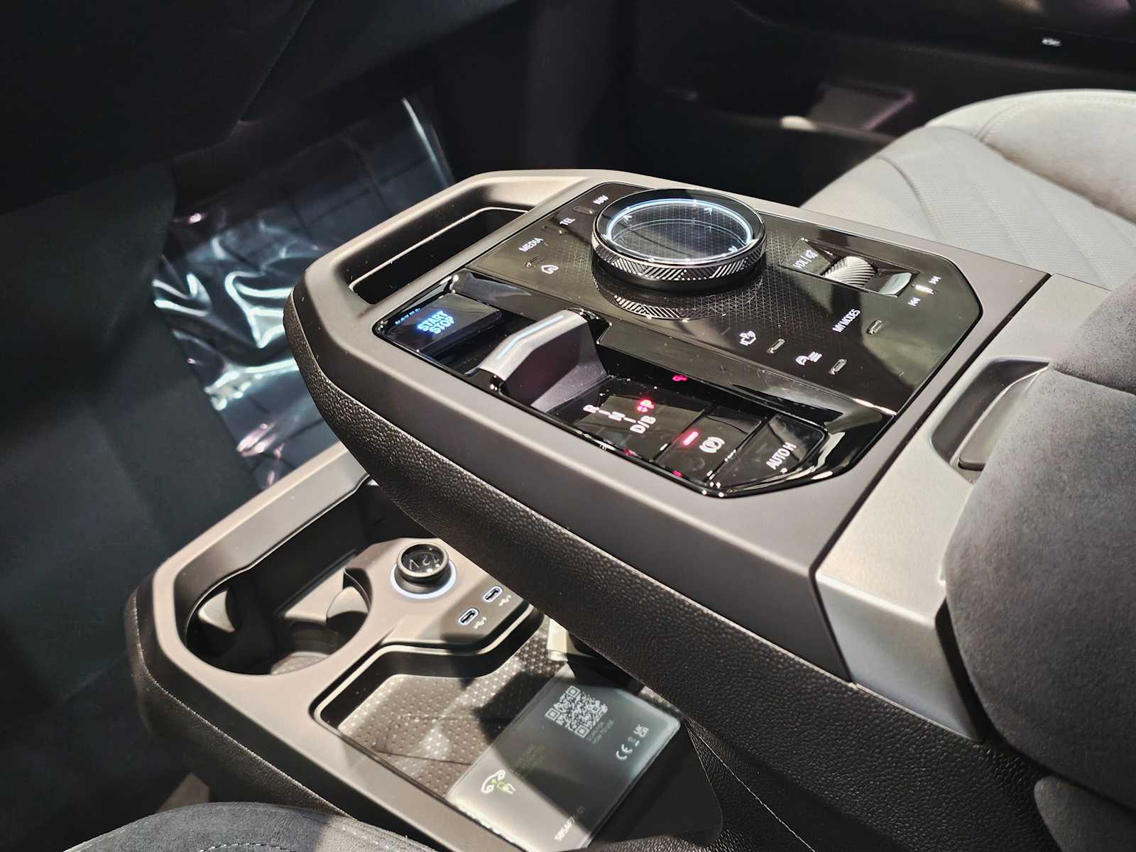 Thumbnail: 2026 BMW iX - 17