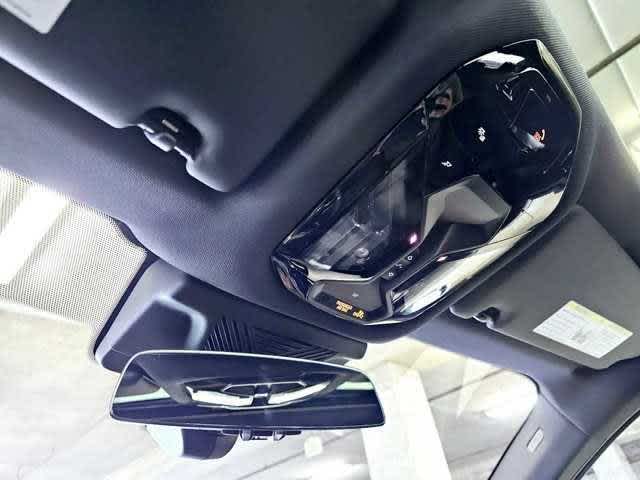 Thumbnail: 2025 BMW 5 Series - 21