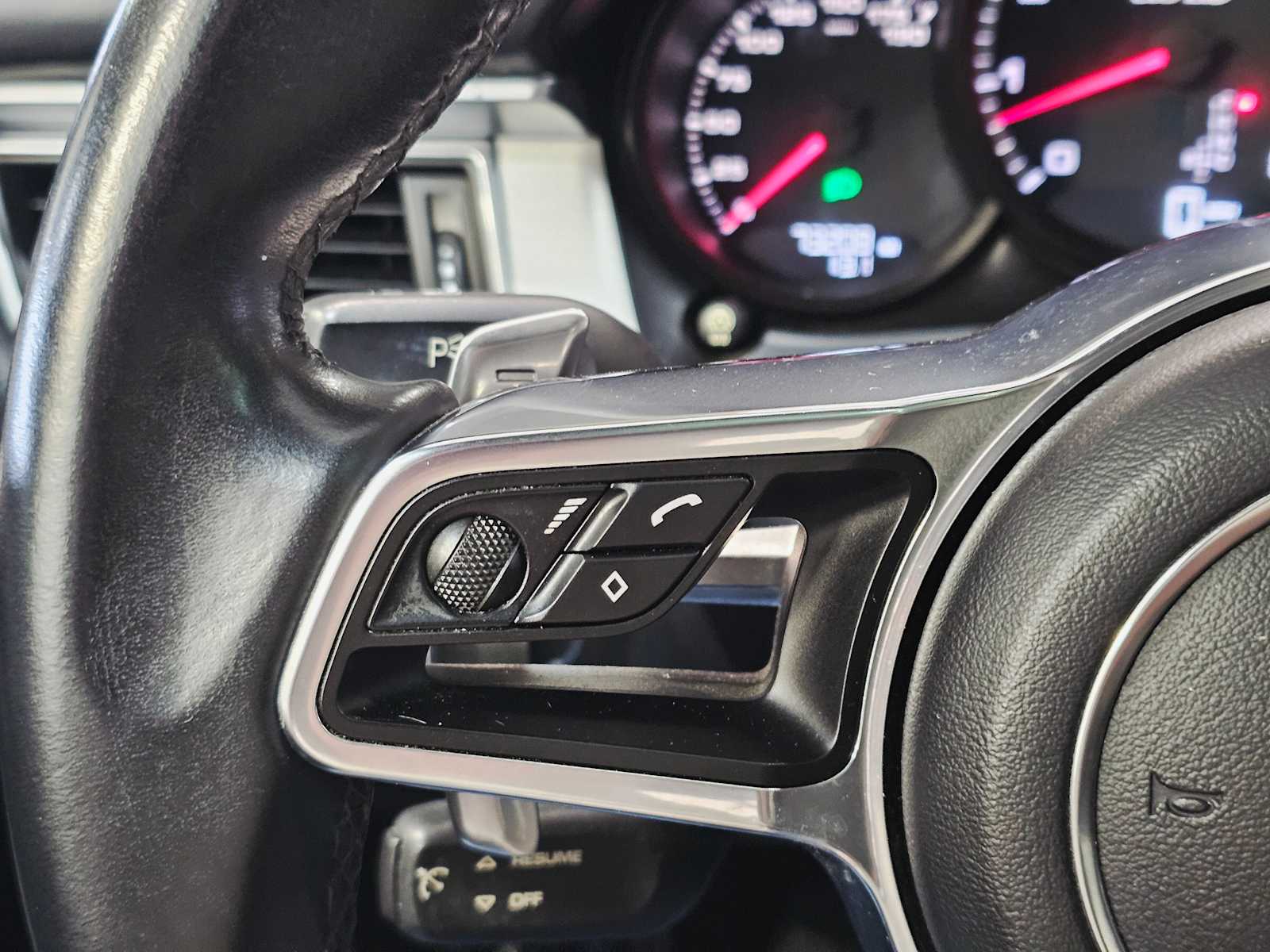 Thumbnail: 2016 Porsche Macan - 12