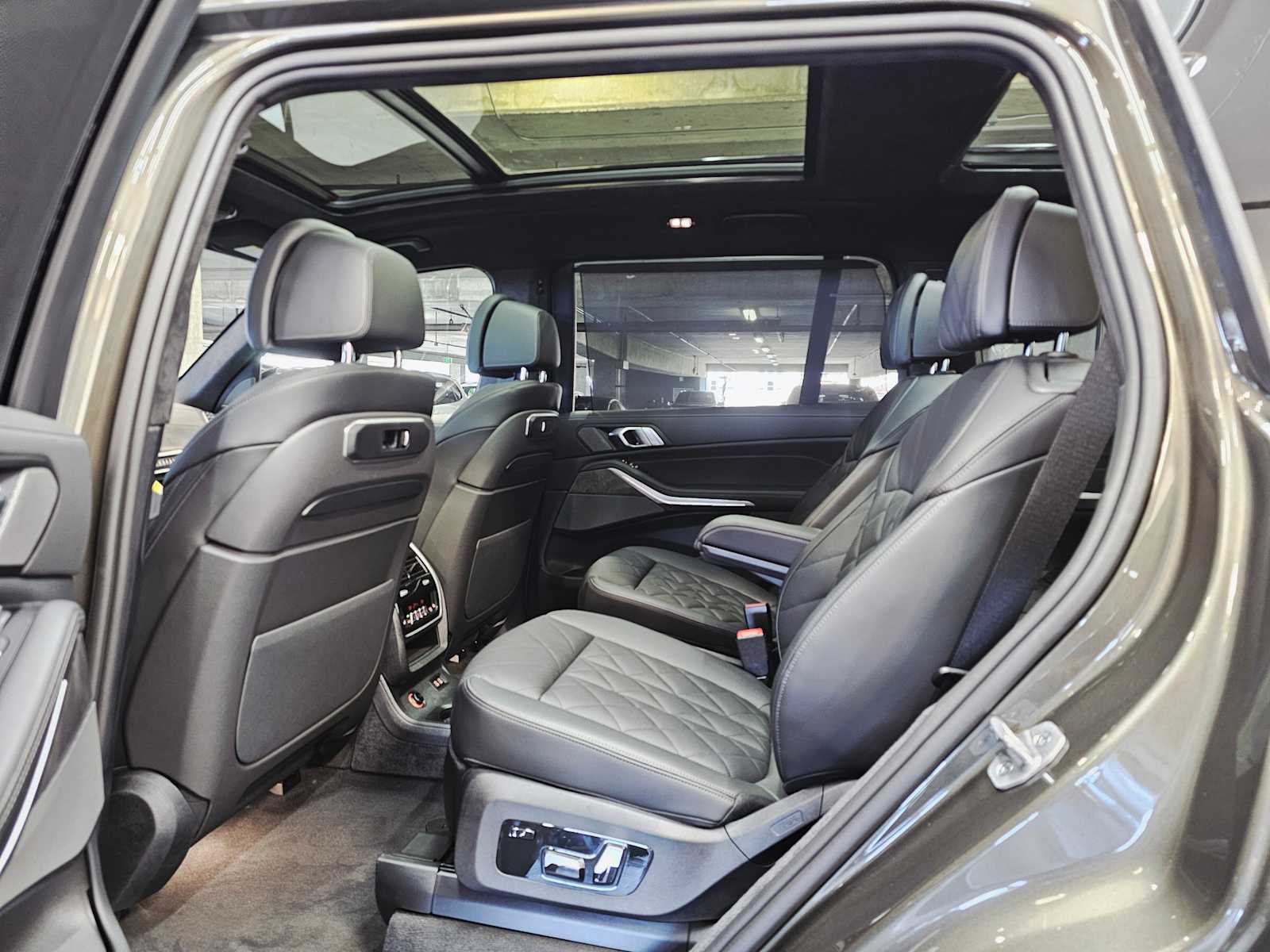 Thumbnail: 2026 BMW X7 - 25