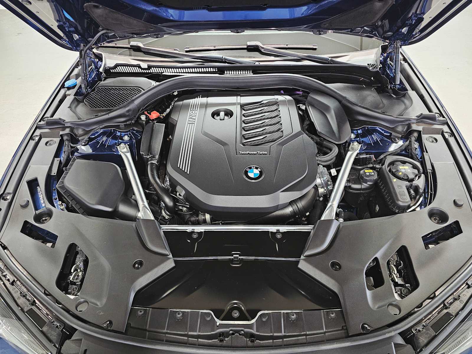 Thumbnail: 2023 BMW 5 Series - 9