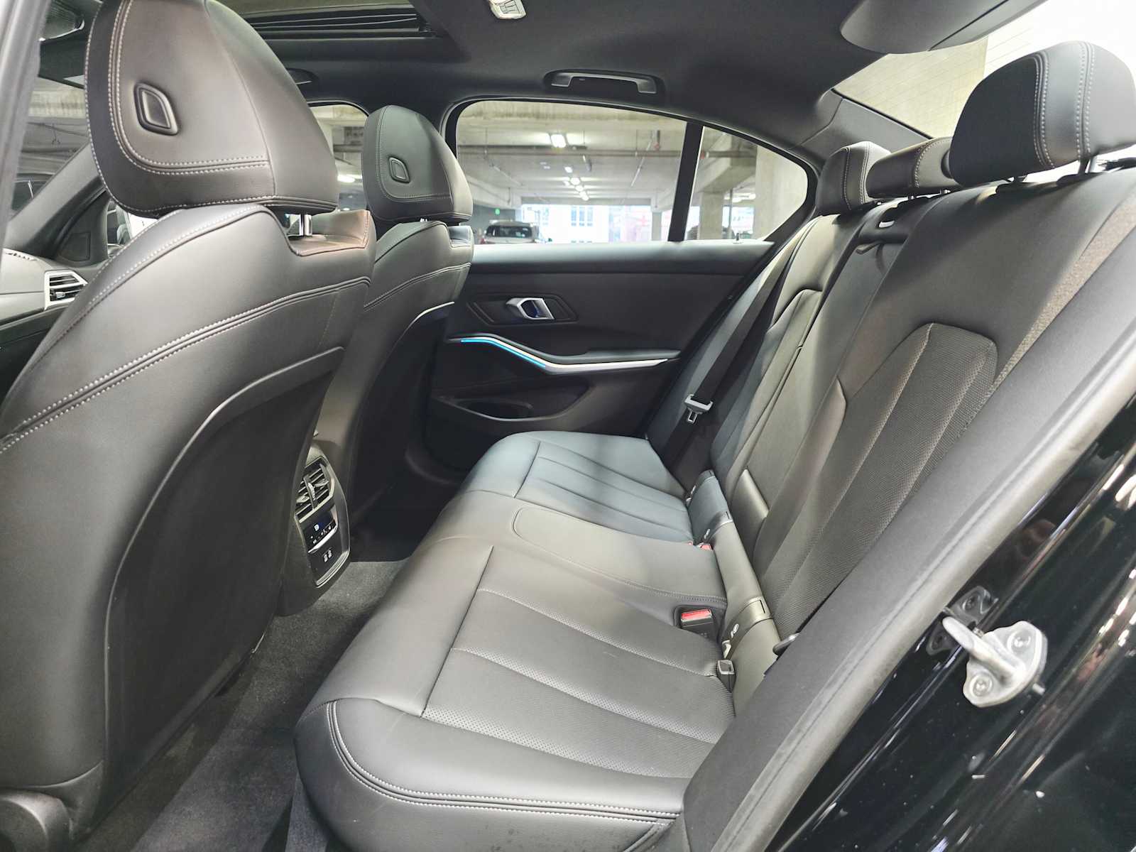 Thumbnail: 2025 BMW 3 Series - 26