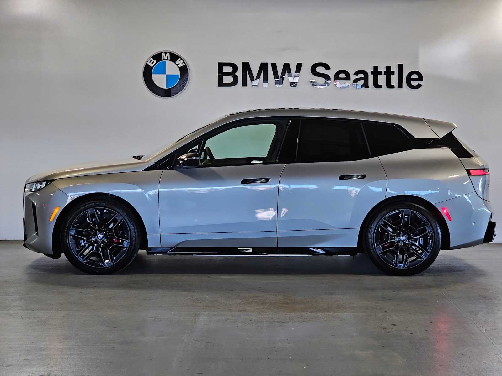 Thumbnail: 2026 BMW iX - 3