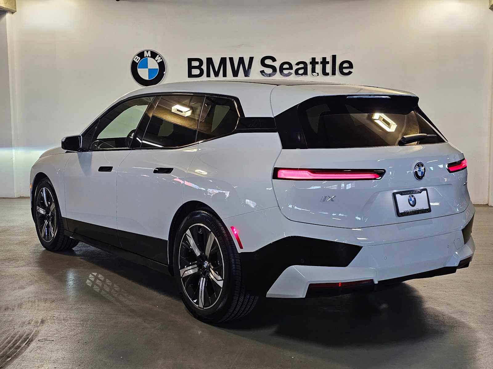 Thumbnail: 2023 BMW iX - 4