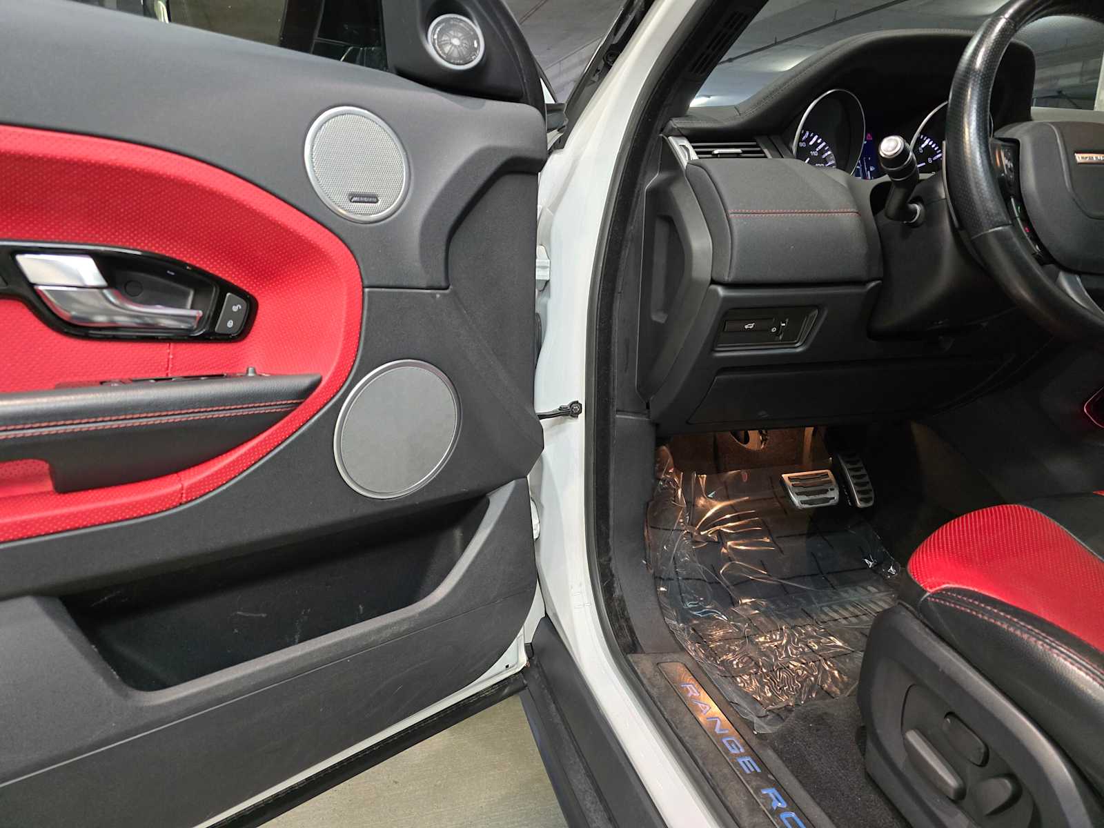 Thumbnail: 2012 Land Rover Range Rover Evoque - 23