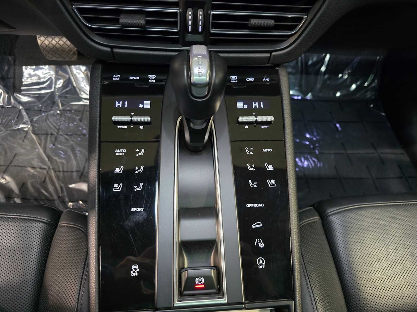 Thumbnail: 2024 Porsche Macan - 23