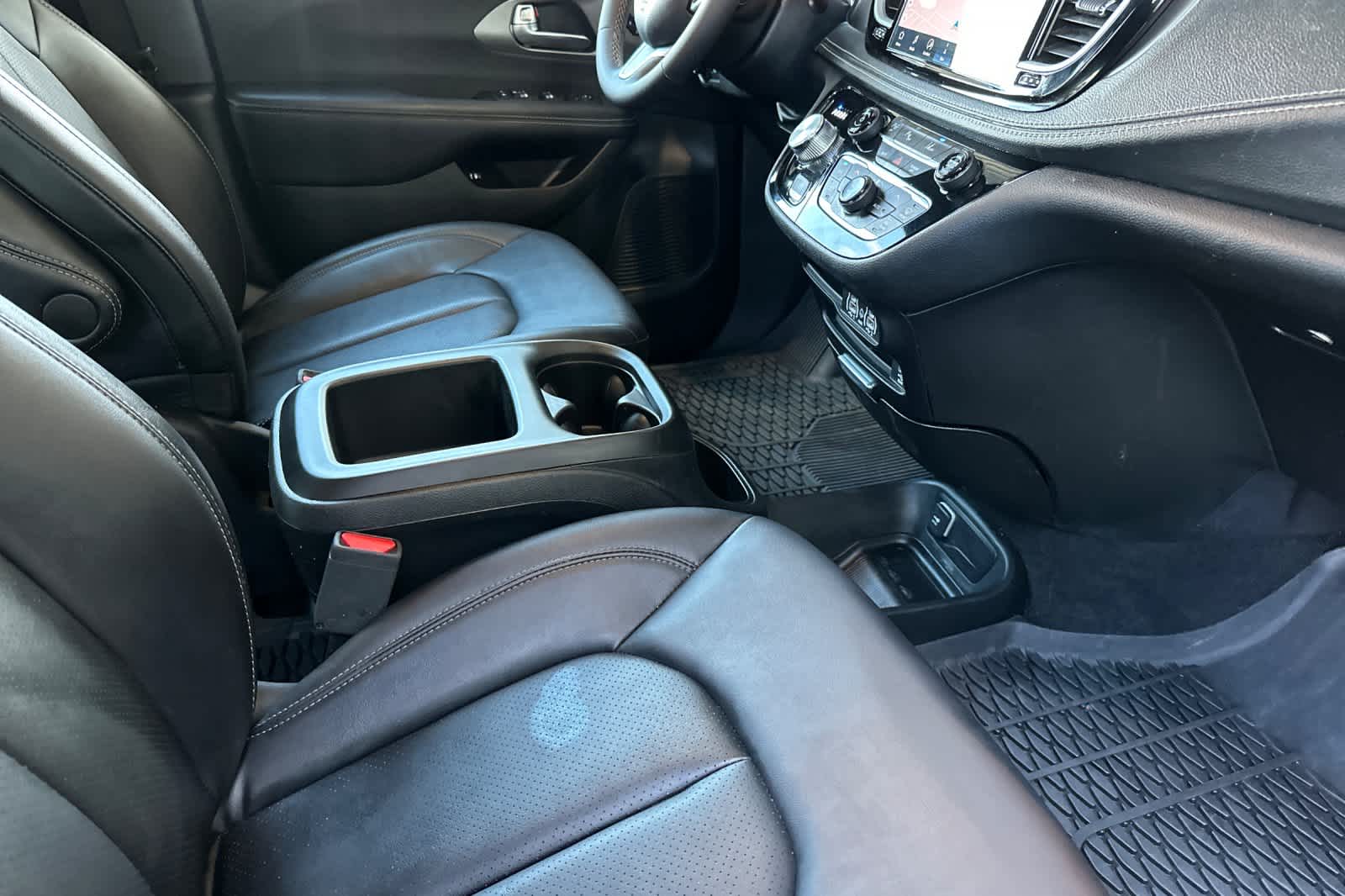 Thumbnail: 2025 Chrysler Pacifica - 18