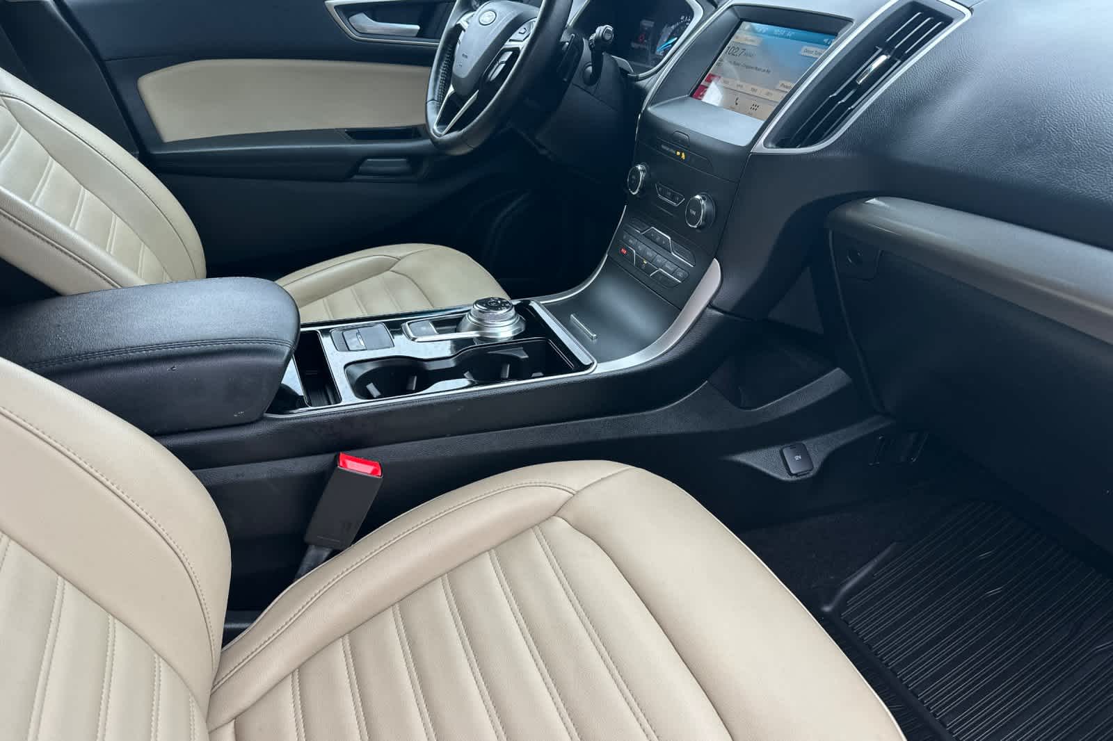 Thumbnail: 2019 Ford Edge - 16