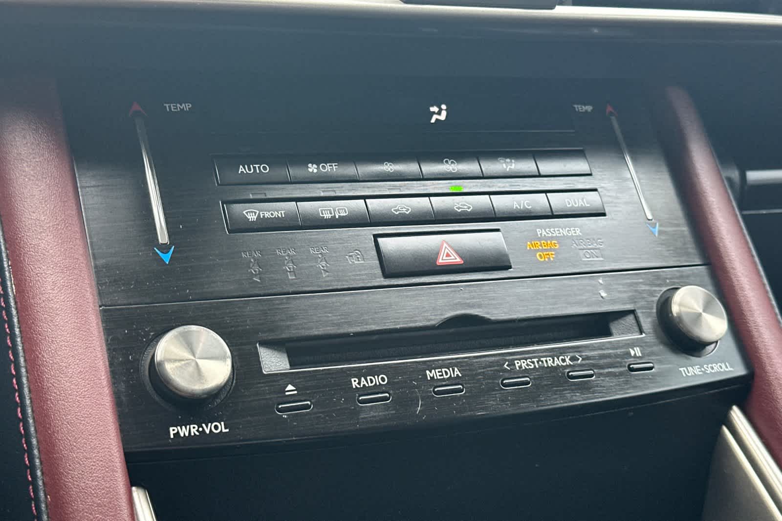 Thumbnail: 2018 Lexus IS - 19