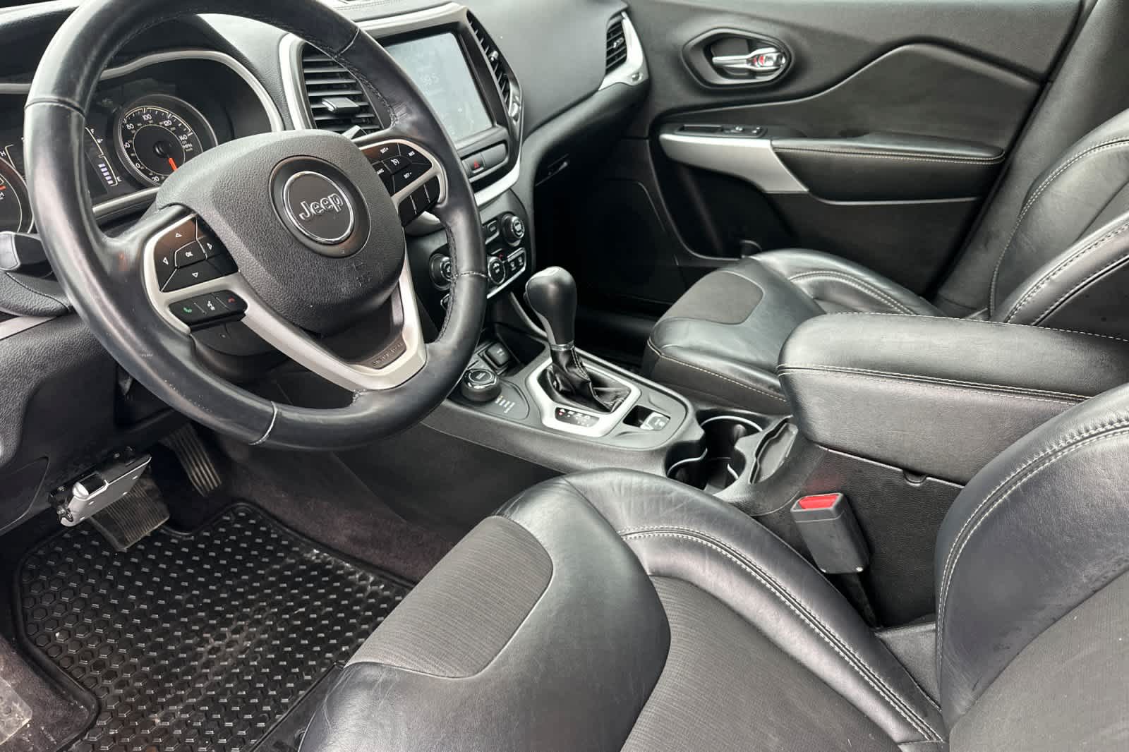 Thumbnail: 2018 Jeep Cherokee - 11