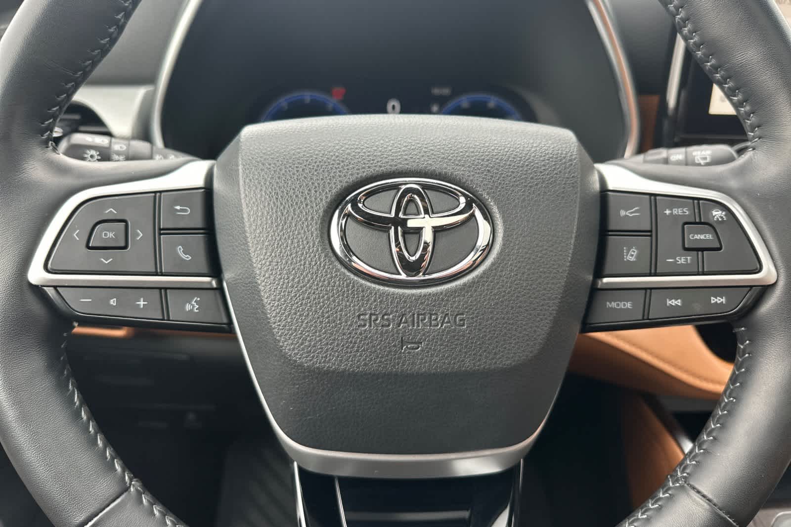 Thumbnail: 2023 Toyota Highlander - 24