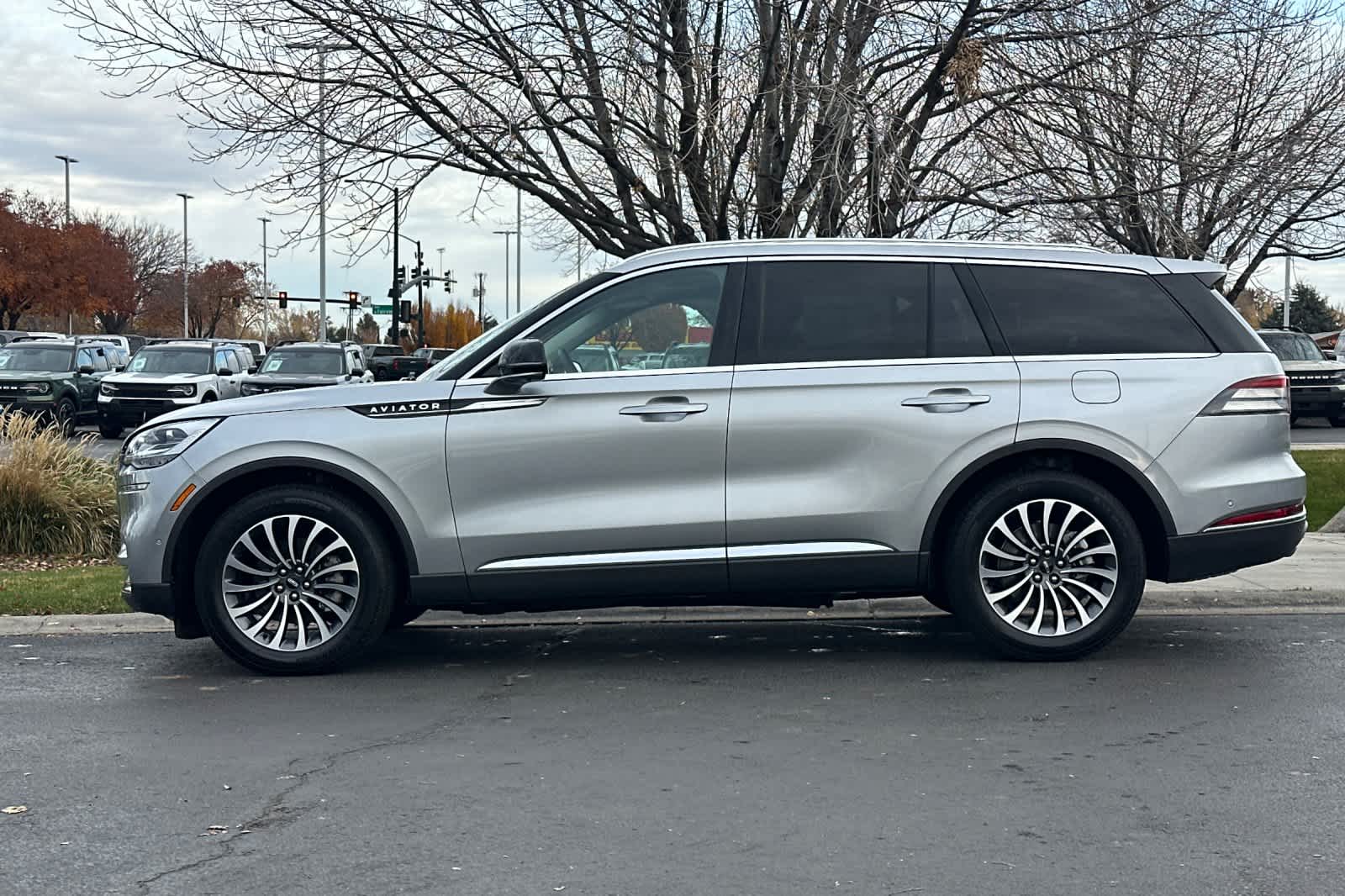 Thumbnail: 2023 Lincoln Aviator - 5