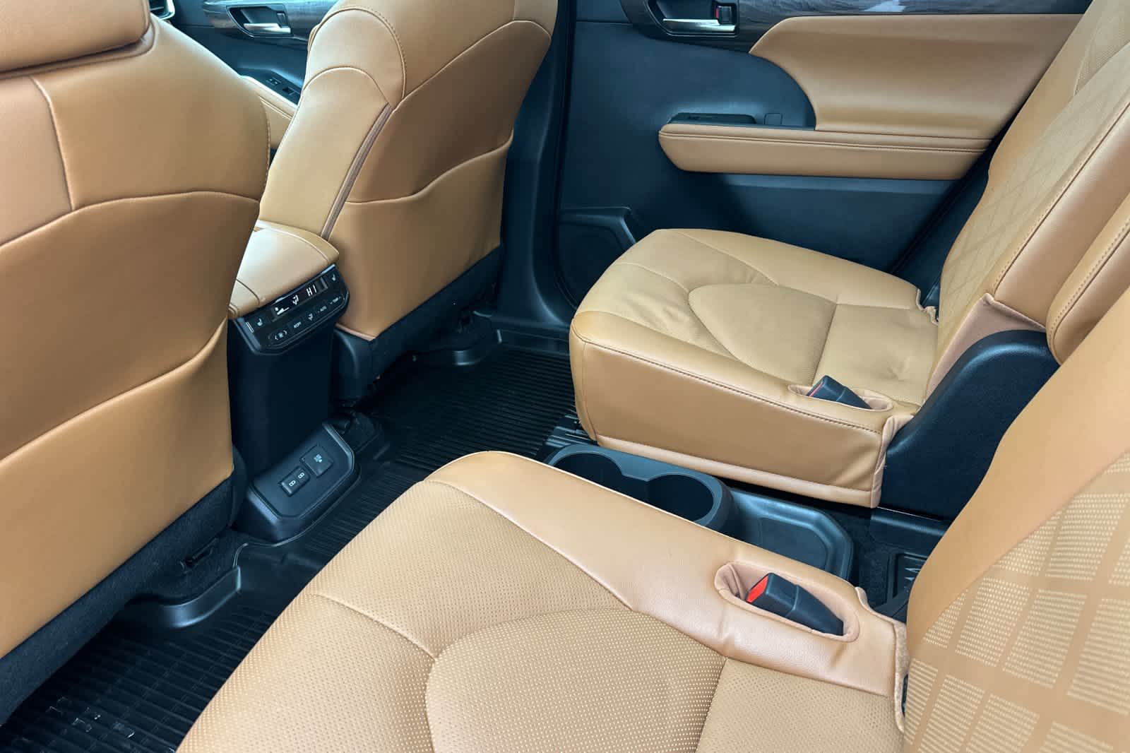 Thumbnail: 2023 Toyota Highlander - 4