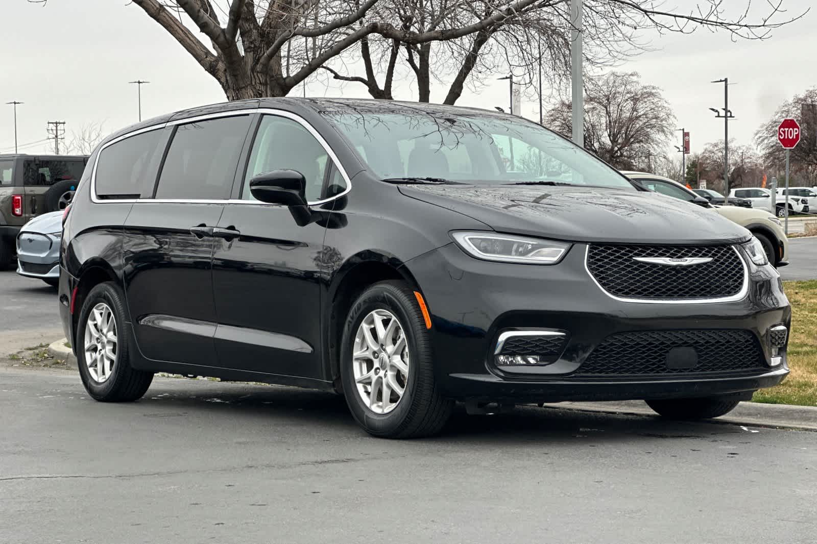 Thumbnail: 2024 Chrysler Pacifica - 9