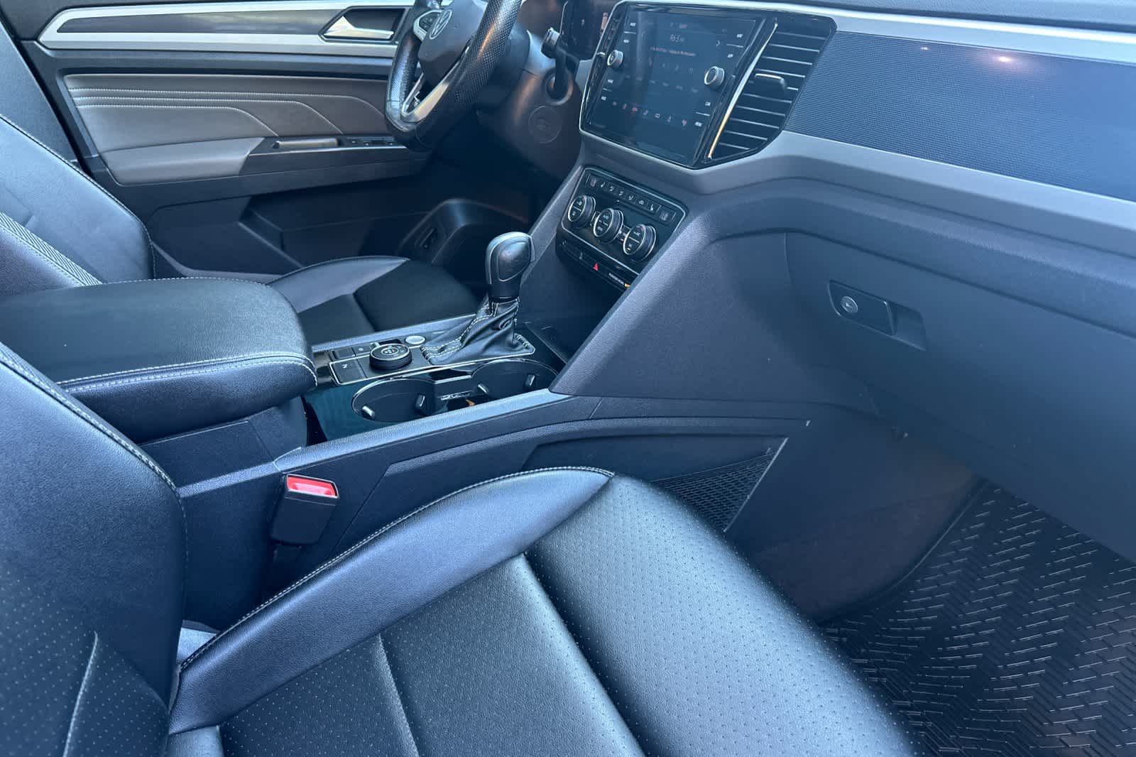 Thumbnail: 2022 Volkswagen Atlas - 16