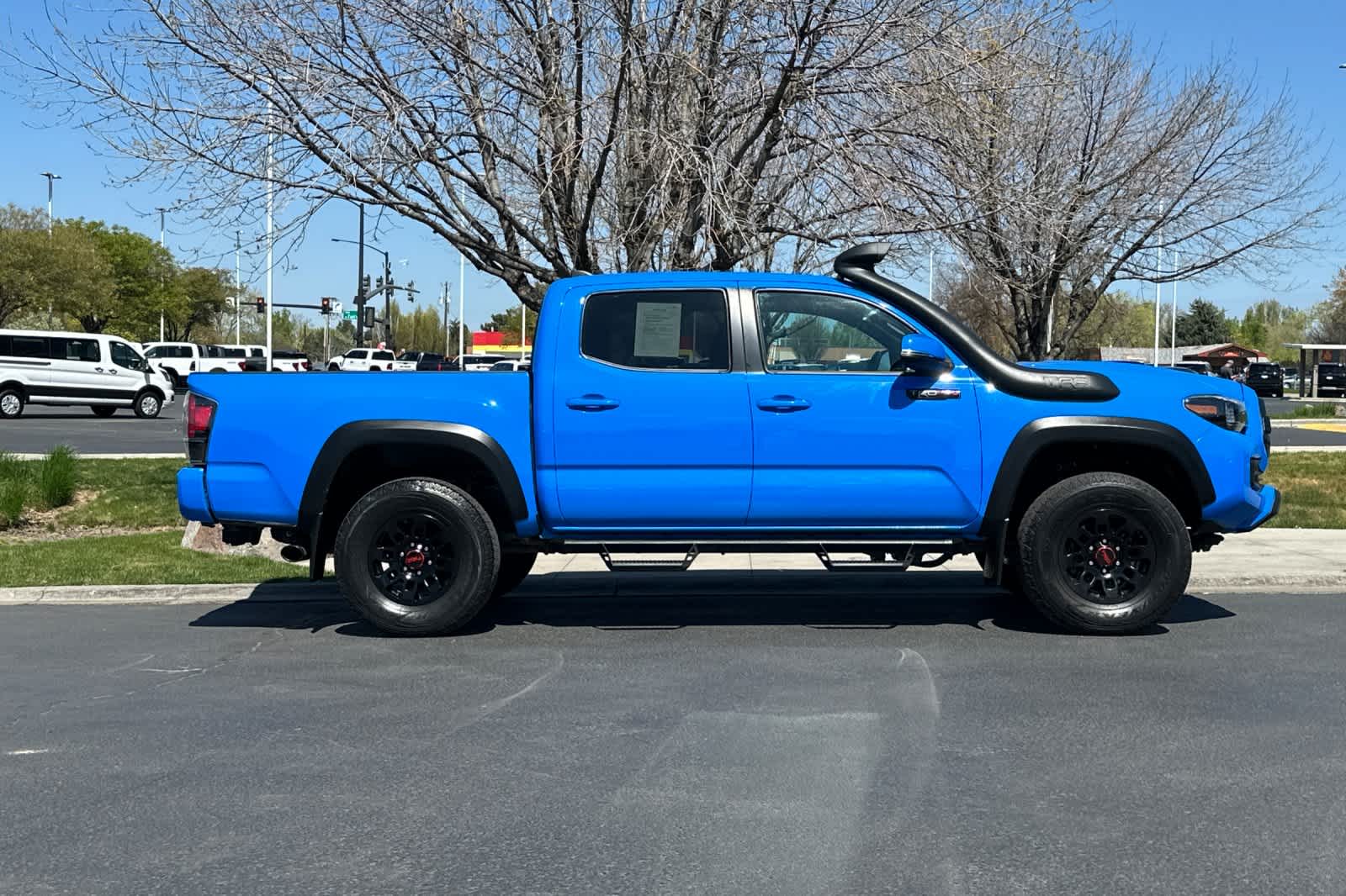 Thumbnail: 2019 Toyota Tacoma - 8