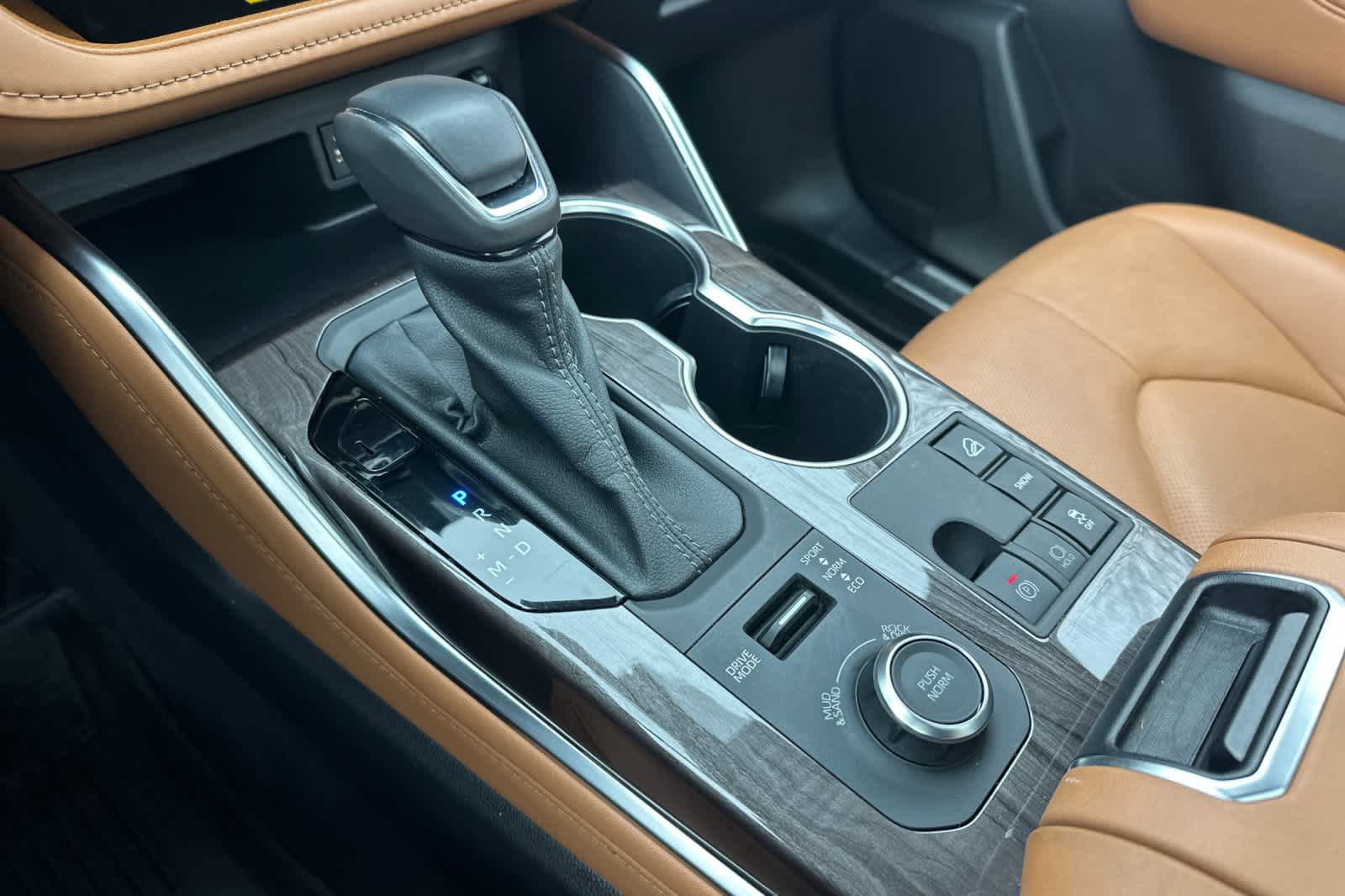 Thumbnail: 2023 Toyota Highlander - 22