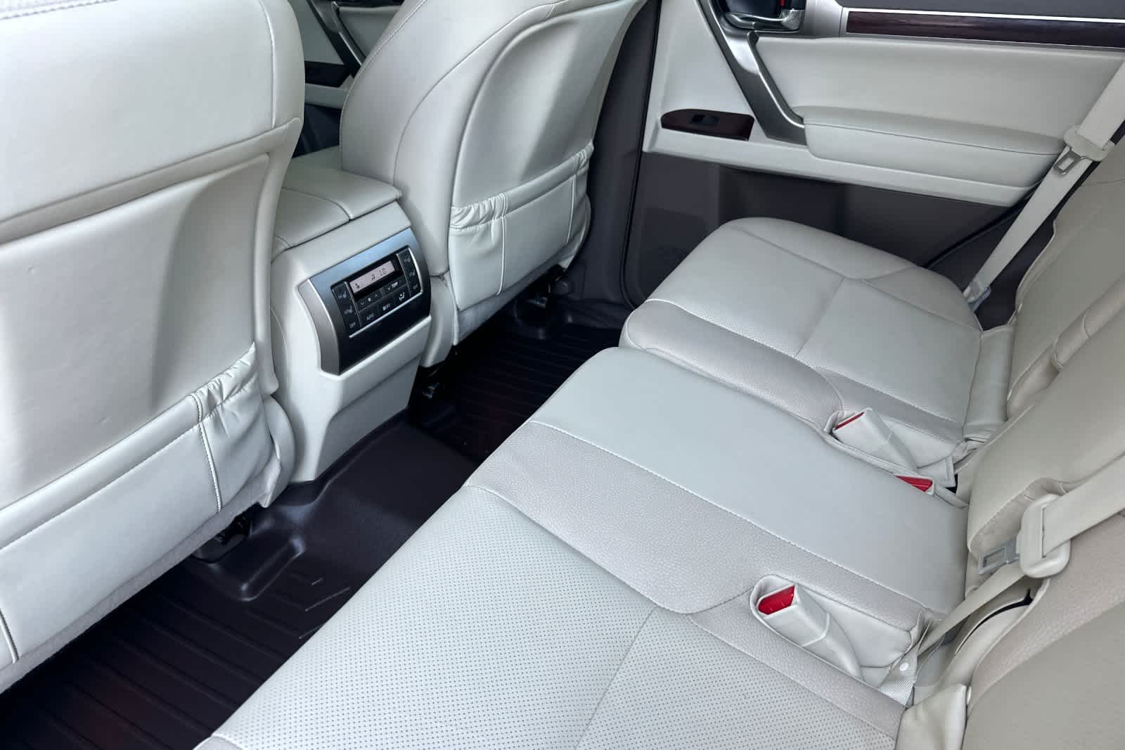 Thumbnail: 2019 Lexus GX - 4
