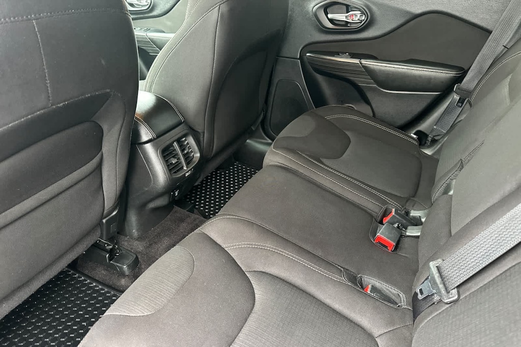 Used 2017 Jeep Cherokee Latitude 4x4 SUV