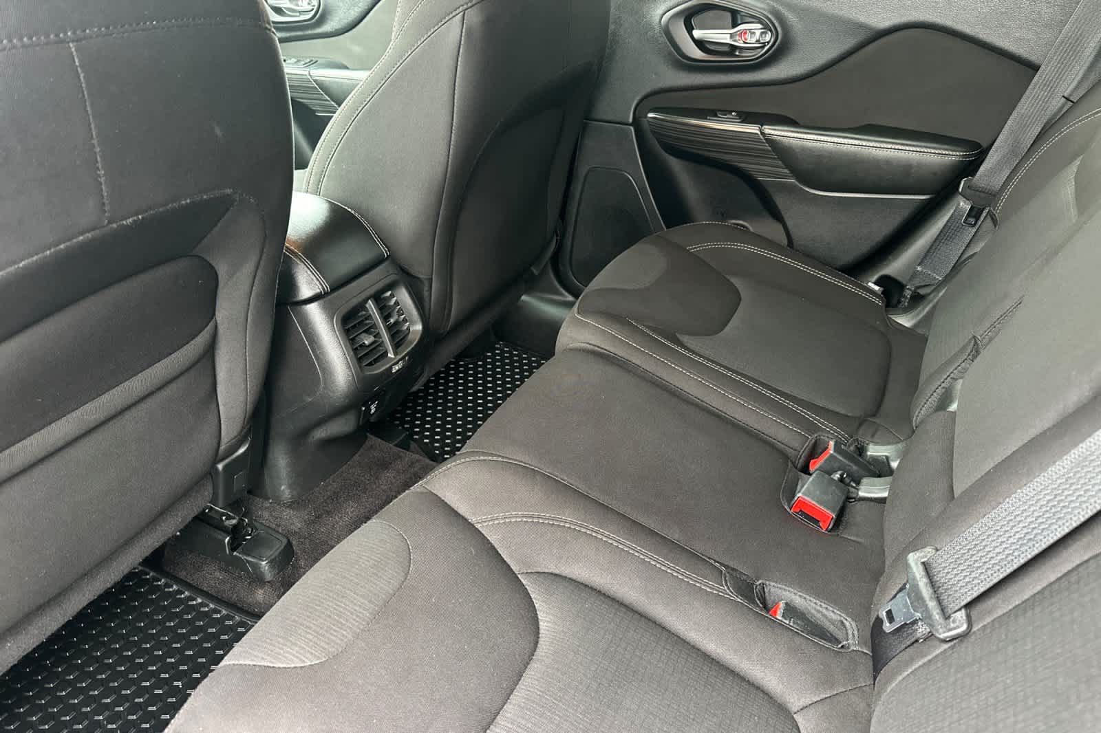 2017 Jeep Cherokee Latitude photo 4