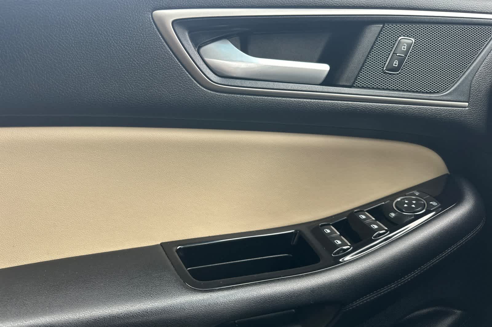 Thumbnail: 2019 Ford Edge - 12