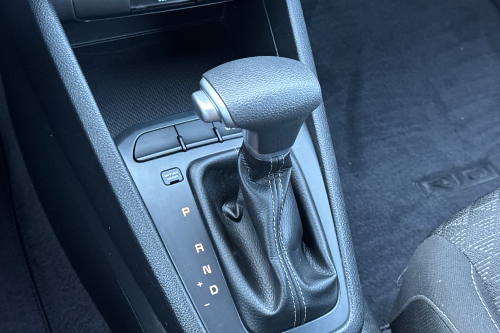 Thumbnail: 2022 Kia Rio - 21