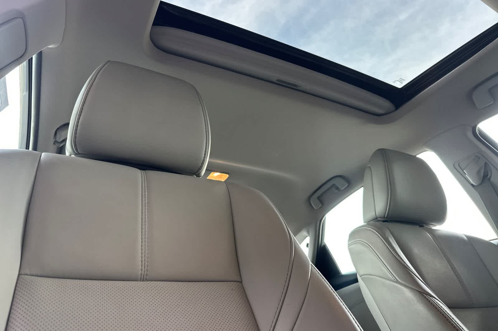 Thumbnail: 2017 Toyota Avalon - 16