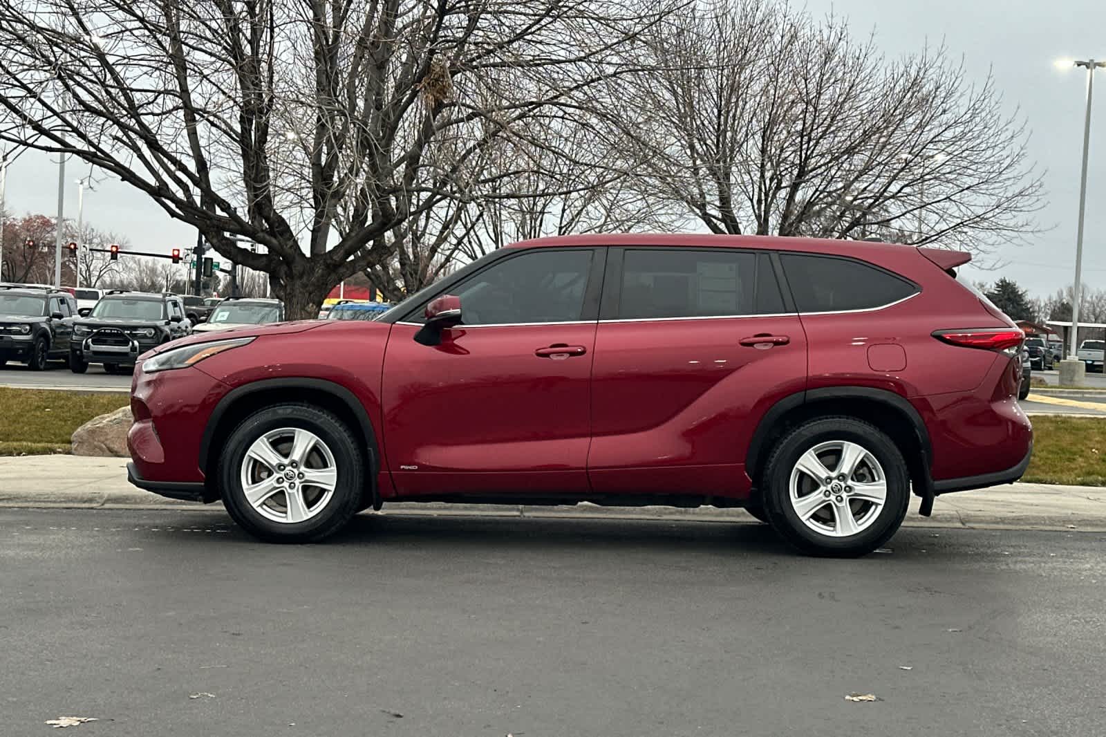 Thumbnail: 2023 Toyota Highlander - 5