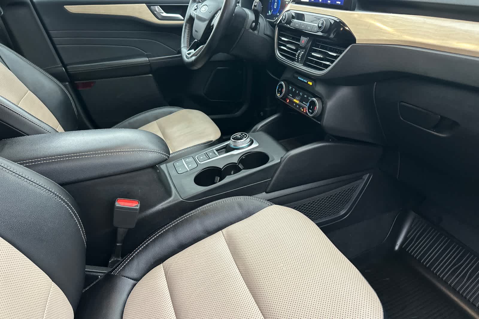 Thumbnail: 2022 Ford Escape - 16