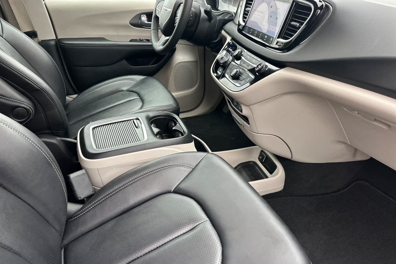 Thumbnail: 2024 Chrysler Pacifica - 17